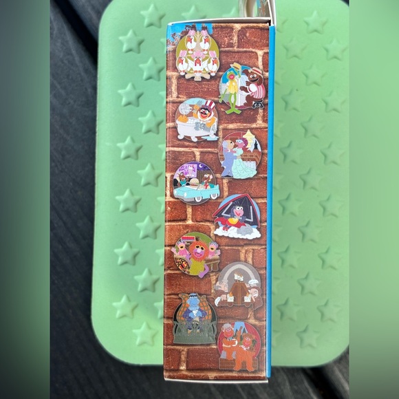 Disney Parks 2026 The Muppets Park Day Blind Box Pin Fozzi Bear - Picture 5 of 7